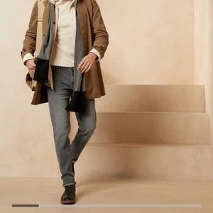 NWT Banana Republic Slim LUXE Traveler Jean. Size 34Wx32L